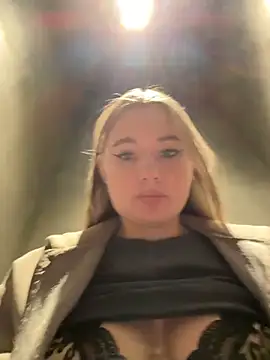 VineraSweet's Live XXX Chat