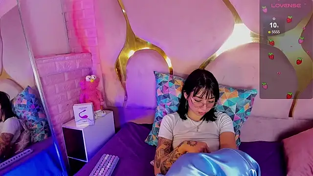 NaniiSisy's Live XXX Chat