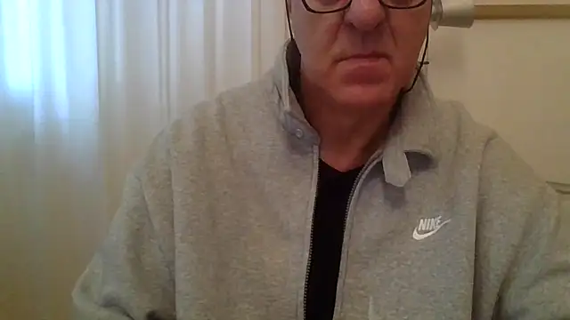 ANONIMO7735 Show in webcam