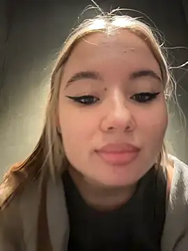 VineraSweet's Live XXX Chat