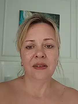XXX chat uživo modela Elen_ka
