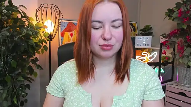 LAYLAxSTAR Chat XXX in diretta