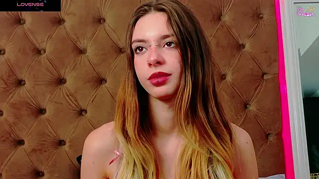 CoraVex live XXX chat