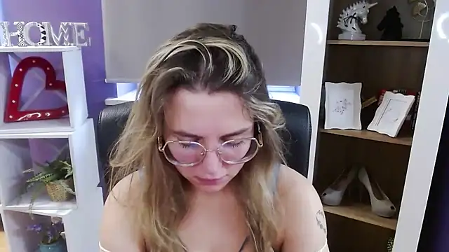 دردشة Zoey_Erotic الجنسية المباشرة