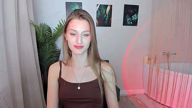 NaturalBeaty's Live XXX Chat