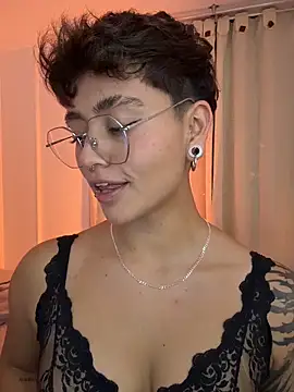 Chriss_gomez2's Live XXX Chat