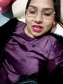 urvashi01224 élő XXX-chatje