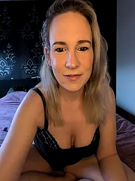 NaomiAndFriends' Live XXX Chat