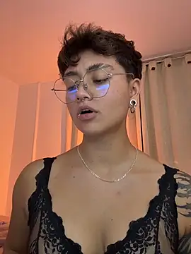 Chriss_gomez2 即時 XXX 聊天