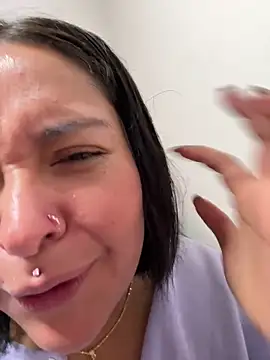 Nailealipsglossy's Live XXX Chat