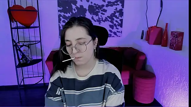 VirtuallVoyant's Live XXX Chat