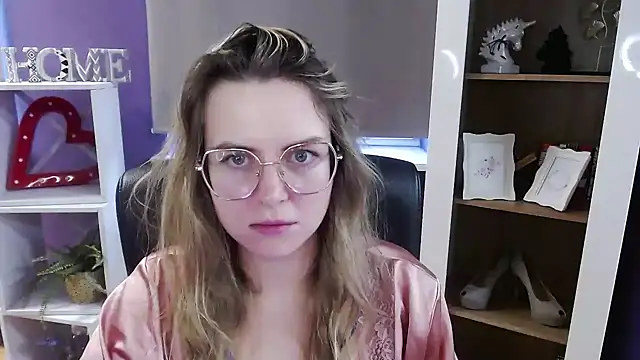 Zoey_Erotic Adlı Modelin Canlı XXX Sohbeti