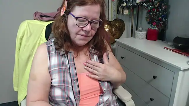 Онлайн чат XXX Adelewildx