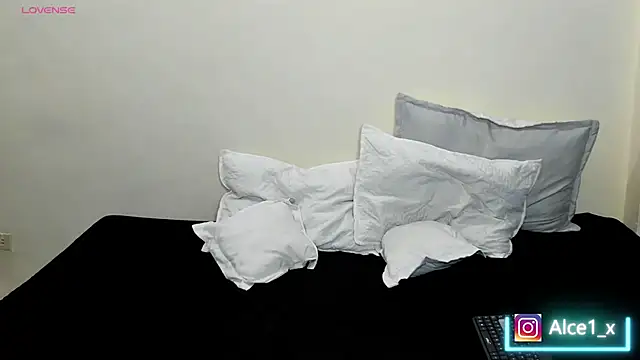 Alice_fox__-'s Live XXX Chat