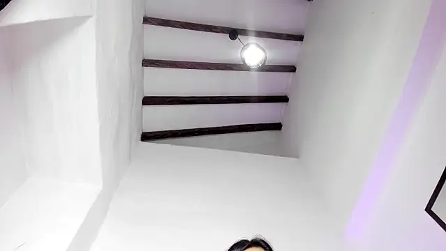 Nyra_18 Chat XXX in diretta