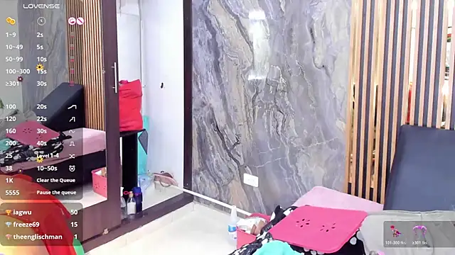 Chatroom XXX en direct de LauraSaenz01