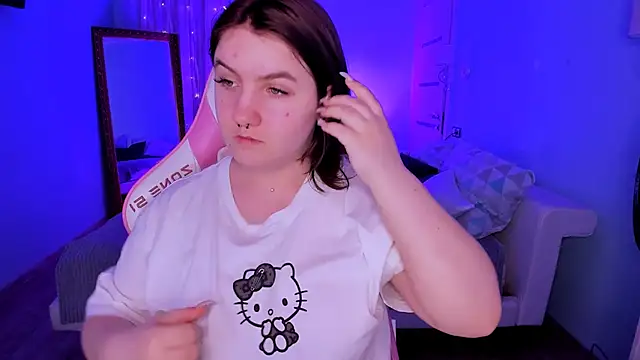 Chat +18 de lovelyy_julia ao vivo