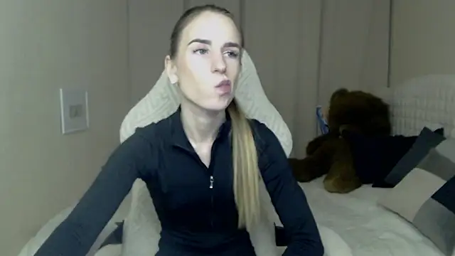 Chat +18 de DeboraHorny ao vivo