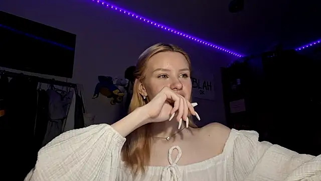 Show modela ChongTreece na web-kameri