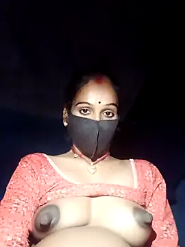 Nandani-758: онлайн-секс-чат