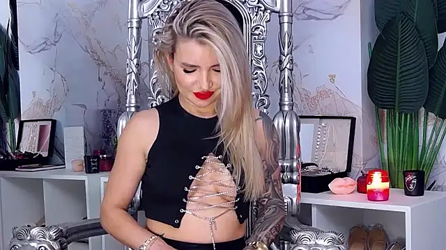 Онлайн чат XXX NightshadeIris