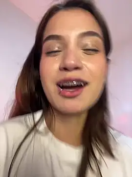 Im_yoursBb Adlı Modelin Canlı XXX Sohbeti