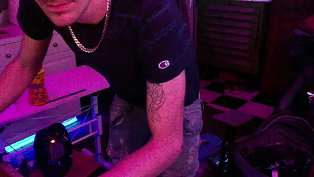 Polaroid_White's Webcam Show