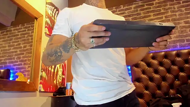 VinzenzRizzo Adlı Modelin Canlı XXX Sohbeti