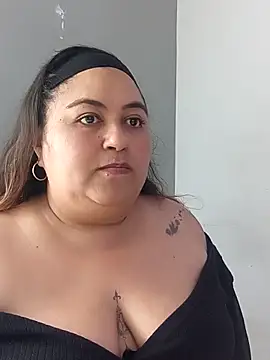 curvy_diva_: διαδικτυακό σόου στην κάμερα