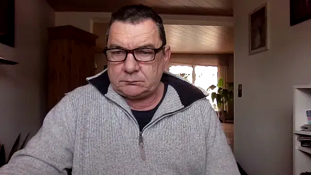 Nobbie444: διαδικτυακό σόου στην κάμερα