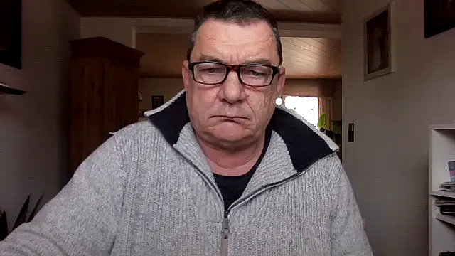 Nobbie444: онлайн-секс-чат