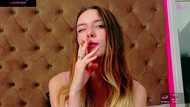 CoraVex's Live XXX Chat