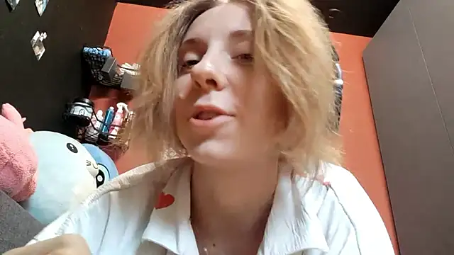 TiaraHenegan's Live XXX Chat