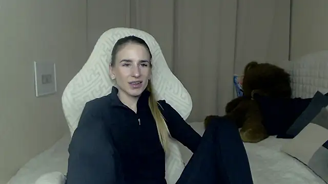 DeboraHorny's Live XXX Chat