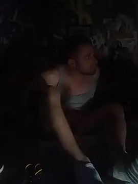 Twoslipperywhenwett's Live XXX Chat