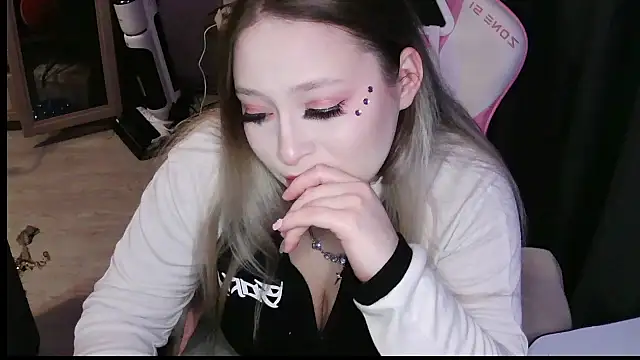 Emiliaaah Live XXX-Chat