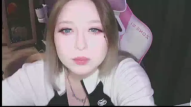 Онлайн чат XXX Emiliaaah