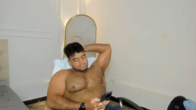 Big_furry_bear13's Webcam Show