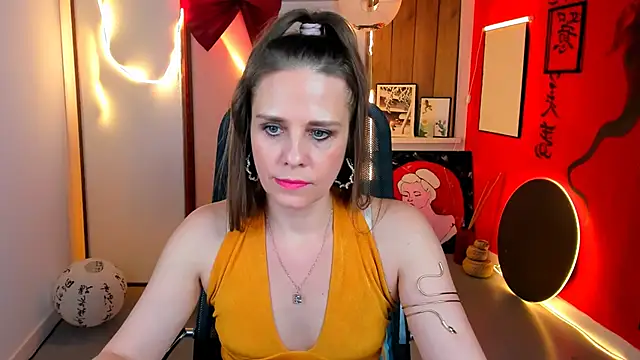 EmiliaBedy Adlı Modelin Canlı XXX Sohbeti