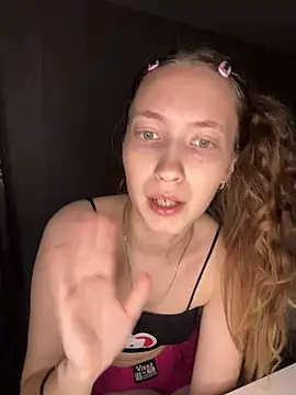 Holy_Poly's Live XXX Chat