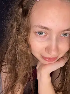 Holy_Poly Chat XXX in diretta