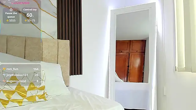 Chat +18 de cristalwalker__ ao vivo