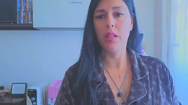 tatii222 Adlı Modelin Canlı XXX Sohbeti