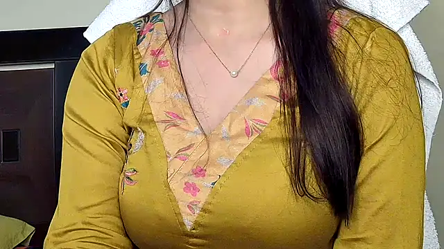 Naina_For_You's Live XXX Chat