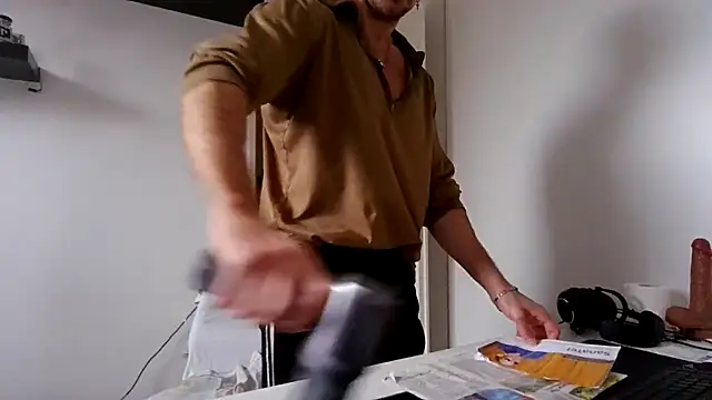 alpha-hunk Chat XXX live