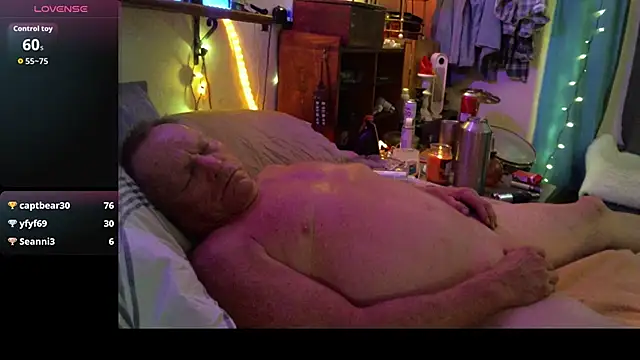 Pussyeat2please Webcam-Show