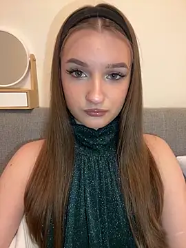 XXX chat uživo modela AdelinaEmber