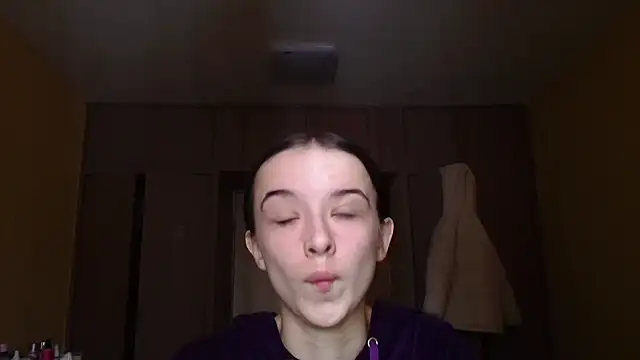 Chat +18 de Emilia_Light ao vivo