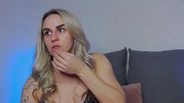 XXX chat uživo modela _KSmith_