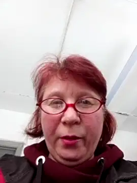 XXX chat uživo modela SquirrelFine